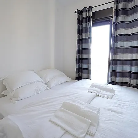 Bay Breeze Apartament *