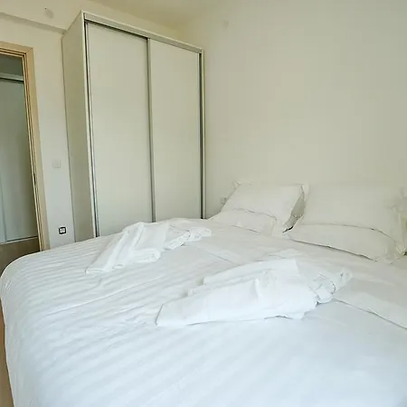 Apartment Bay Breeze