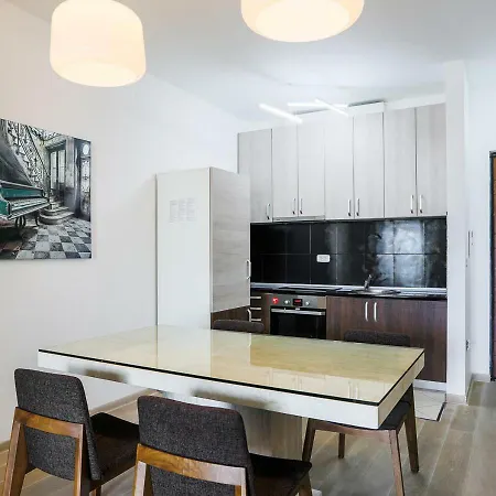 Bay Breeze Apartment